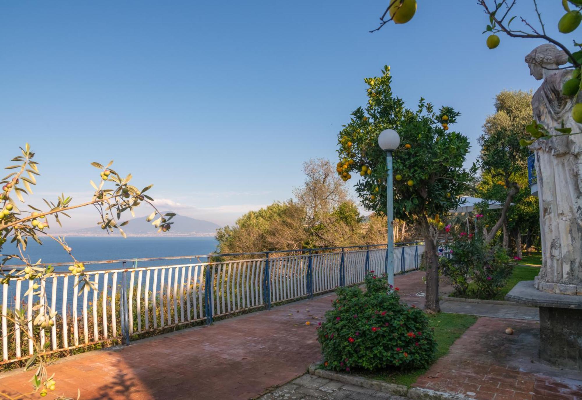 Lemon Soul Apartment Sorrento Center Exterior foto